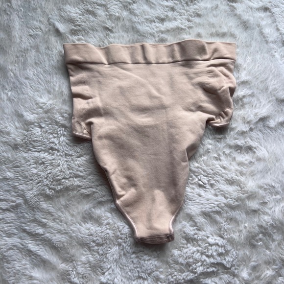 SKIMS Other - SKIMS Women's High Waisted Seamless Sculpting Thong Nude Beige Size Small NWOT
